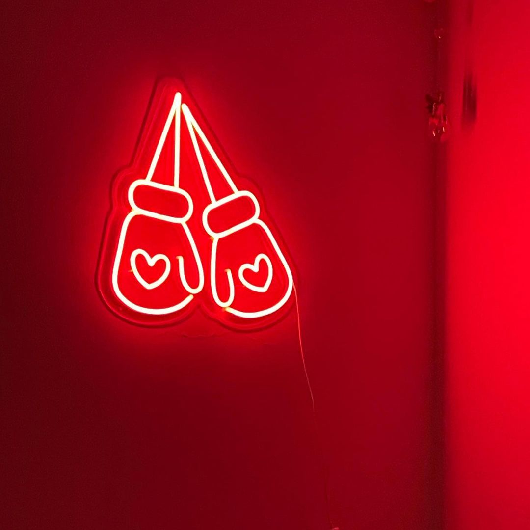 Love gloves Néon Personnalisé | Enseigne LED Au Maroc – MyNeonClub