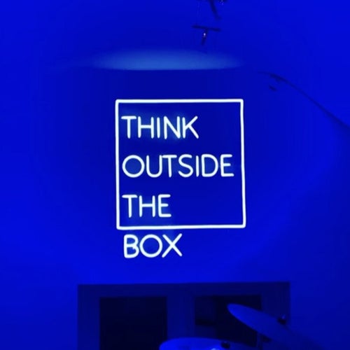 Think Outside The Box Néon Personnalisé | Enseigne LED Au Maroc – MyNeonClub