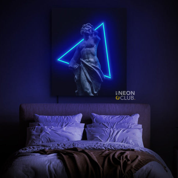 Statue with Blue Triangle Neon pop art Néon Personnalisé | Enseigne LED Au Maroc – MyNeonClub