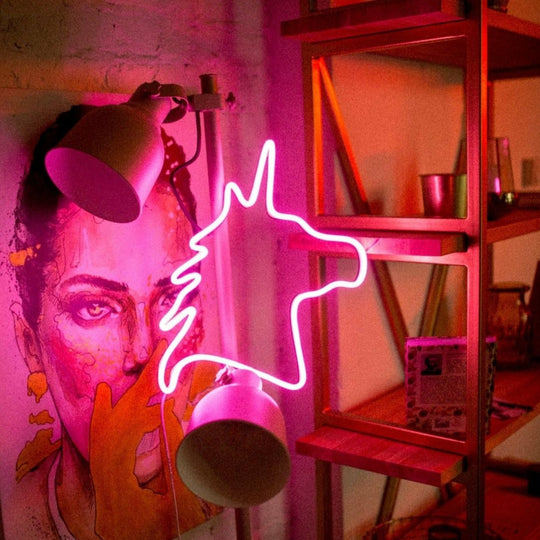 Lincorne Néon Personnalisé | Enseigne LED Au Maroc – MyNeonClub