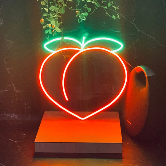 Peach Néon Personnalisé | Enseigne LED Au Maroc – MyNeonClub