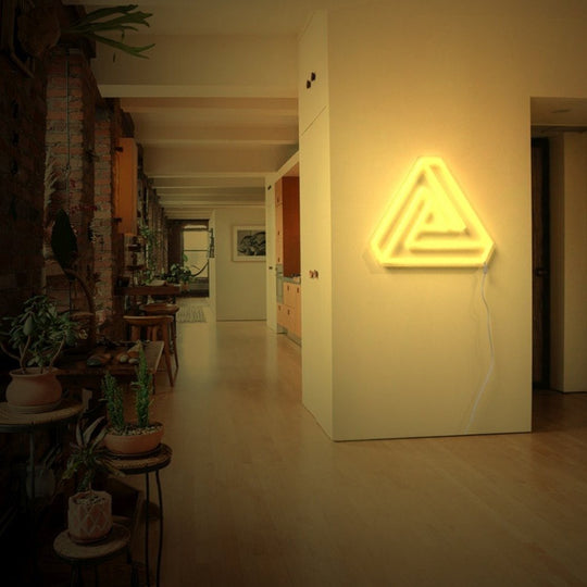 Infinty Triangle Néon Personnalisé | Enseigne LED Au Maroc – MyNeonClub